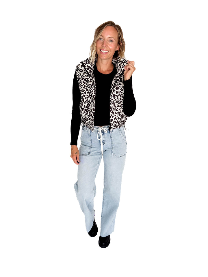 Blackcomb Vest- BLACK LEOPARD-FINAL SALE