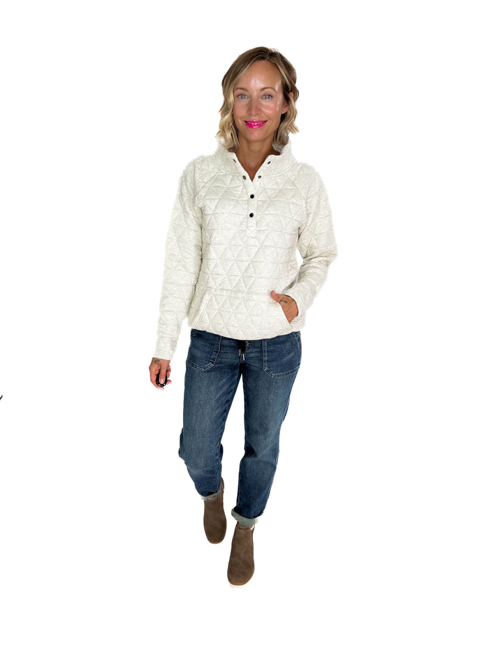 MICHELLE MAE Georgia Quilted Snap Button Pullover- OATMEAL