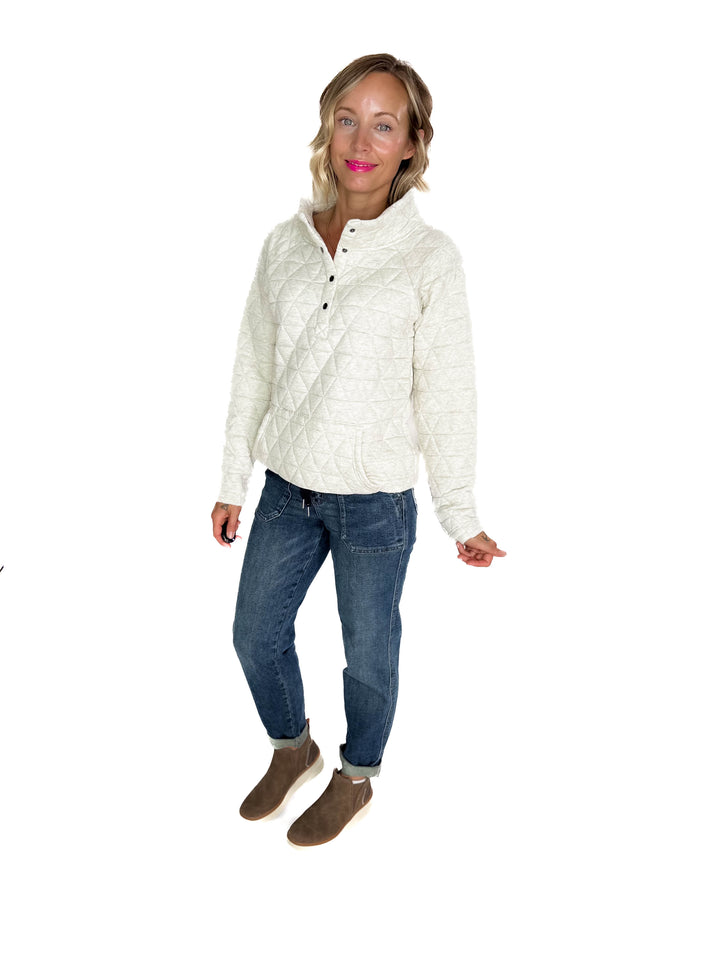 MICHELLE MAE Georgia Quilted Snap Button Pullover- OATMEAL