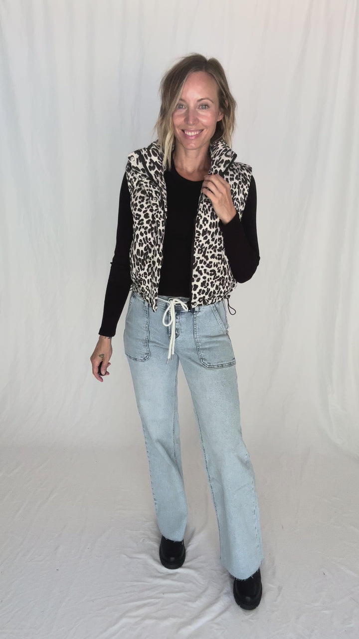 Blackcomb Vest- BLACK LEOPARD-FINAL SALE