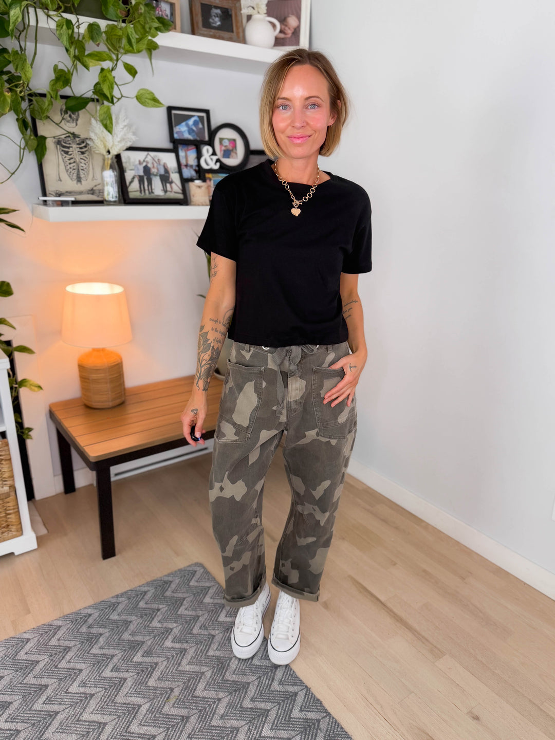 Nova Crew Neck Cropped T-Shirt- BLACK