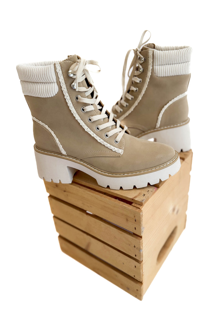 Nakoma Lug Heel Boot- LIGHT TAUPE