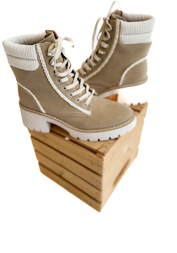 Nakoma Lug Heel Boot- LIGHT TAUPE