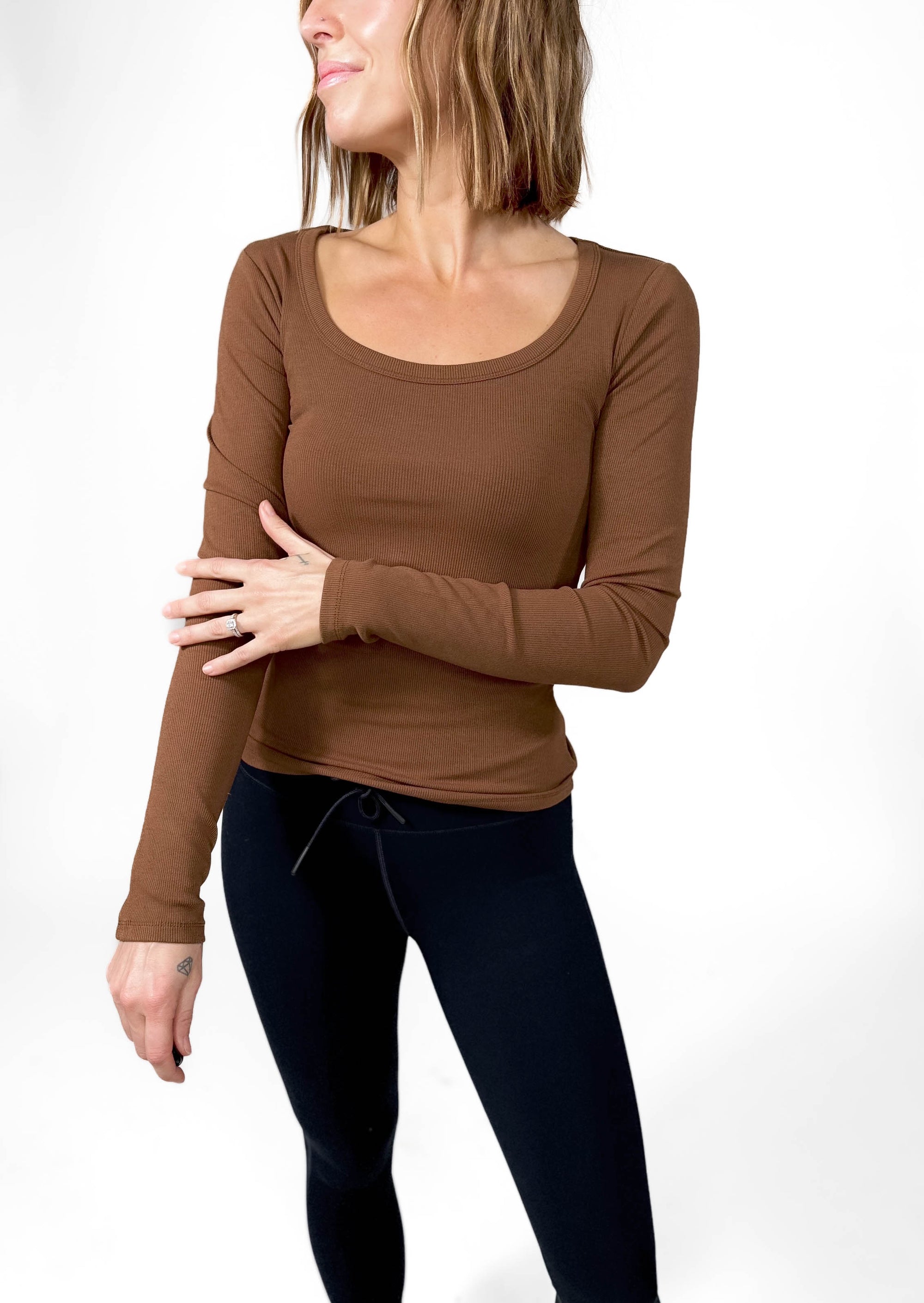 MONO B Linley Ribbed Scoop Neck- COCOA DUST