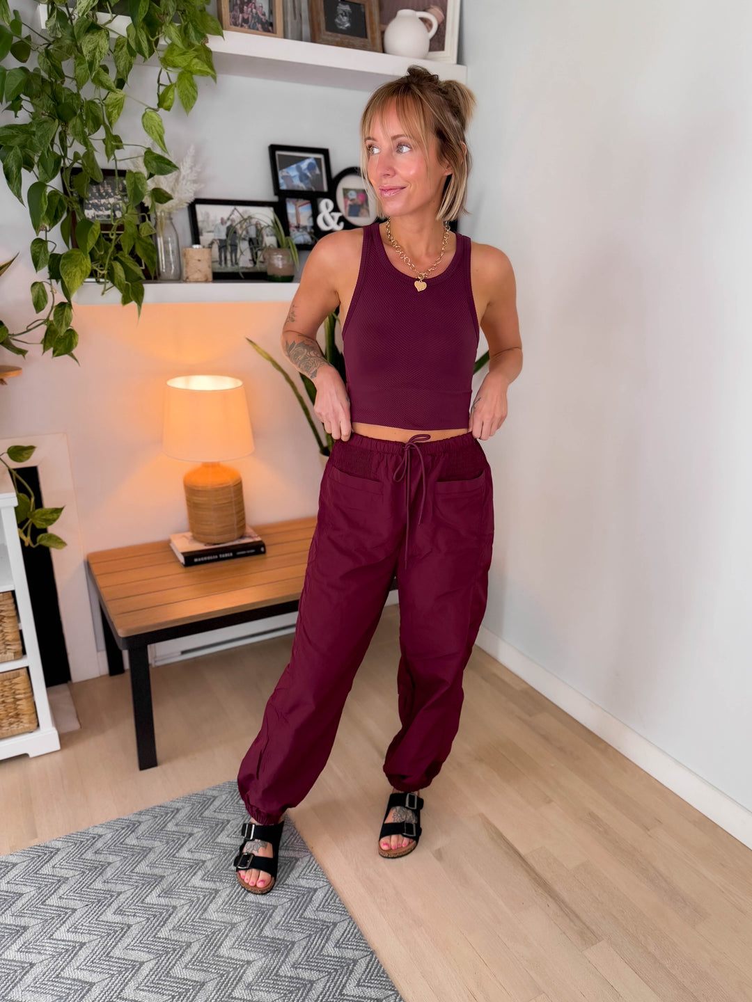 Leslie Barrel Windbreaker Jogger- MAROON FIG