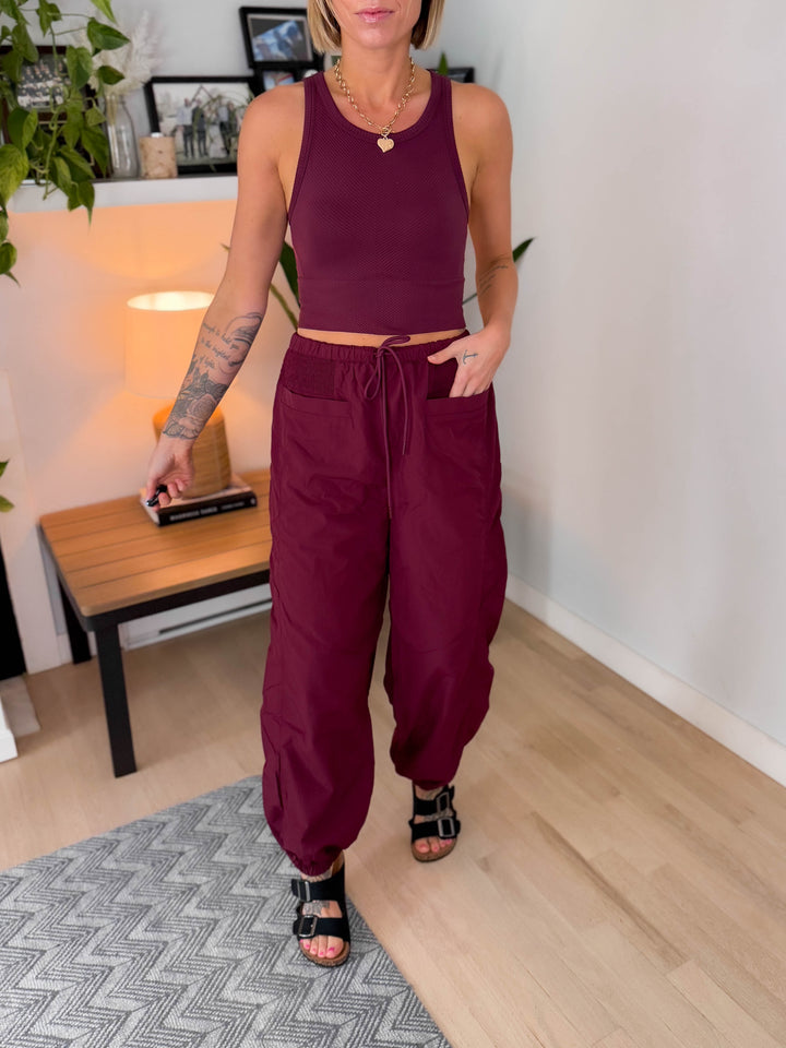 Leslie Barrel Windbreaker Jogger- MAROON FIG