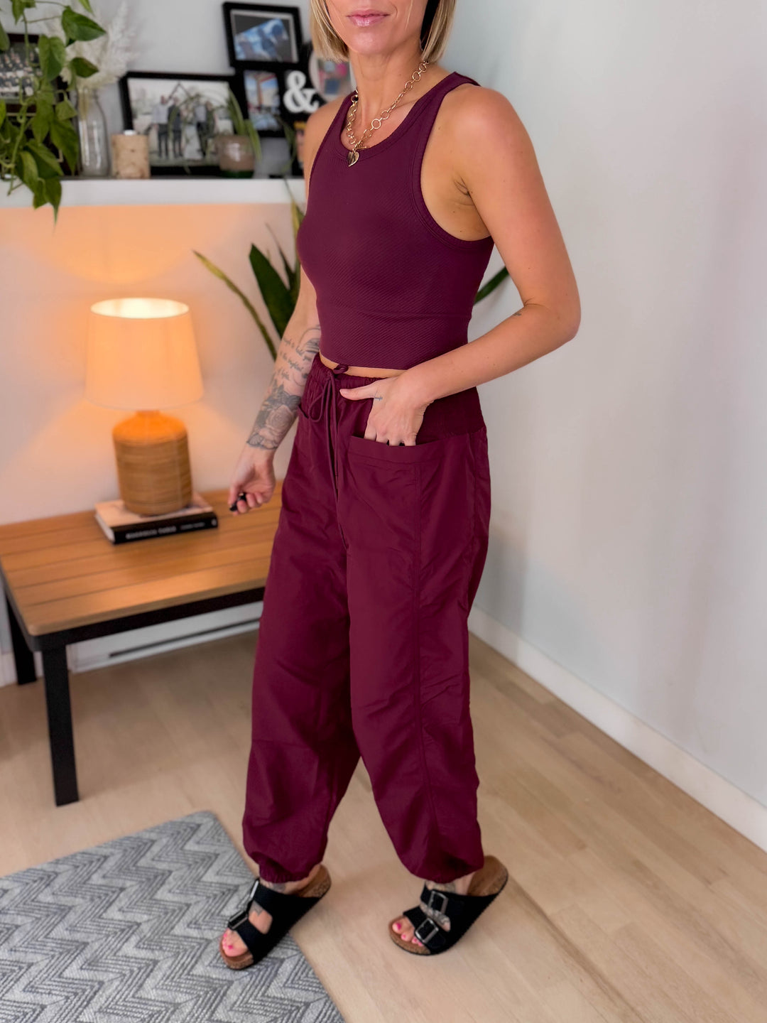 Leslie Barrel Windbreaker Jogger- MAROON FIG