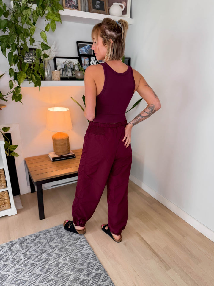 Leslie Barrel Windbreaker Jogger- MAROON FIG