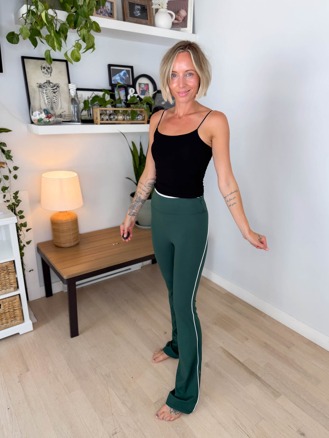 MONO B Stitch Piping Flare Legging- SYCAMORE