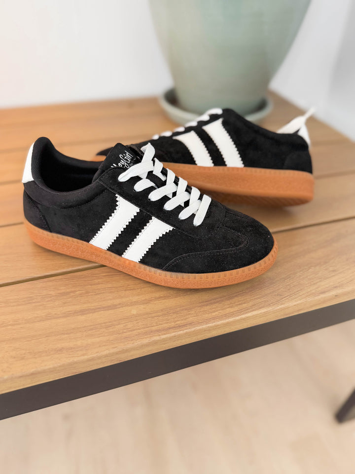 CORKYS Heads Up Comfort Sole Sneaker- BLACK/WHITE COMBO
