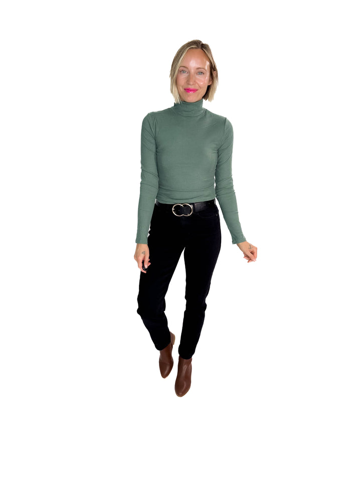 MONO B Linley Ribbed Mock Neck- SILKY PINE