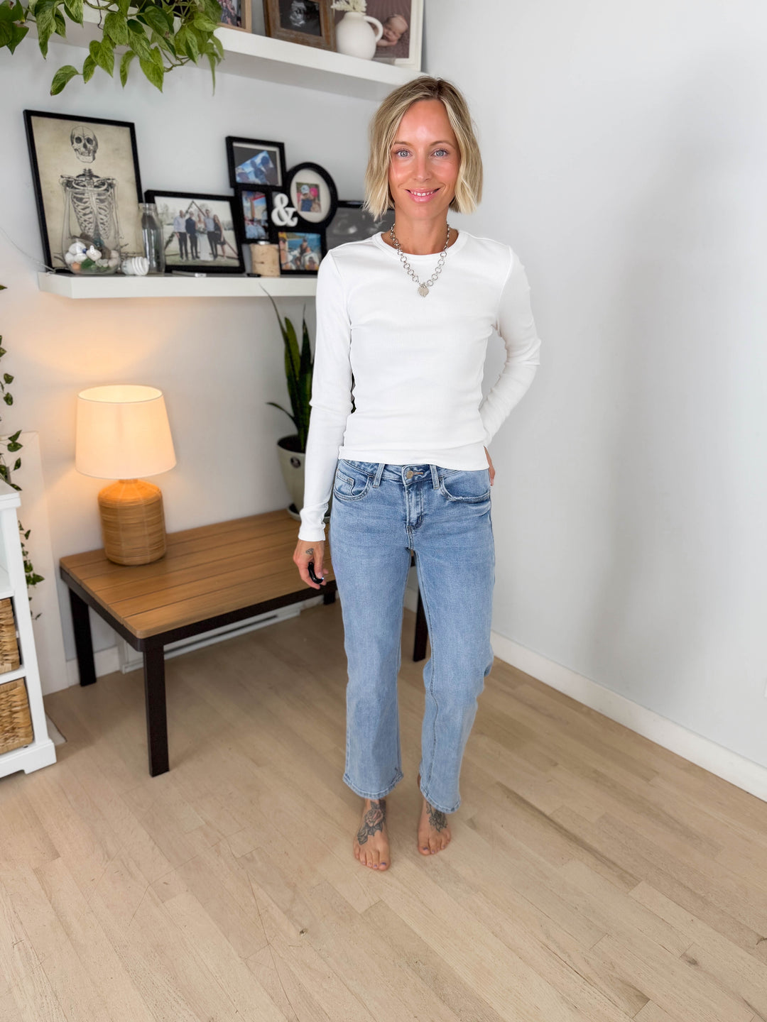 Vervet Goldleaf Mid Rise Relaxed Straight Leg- LIGHT WASH