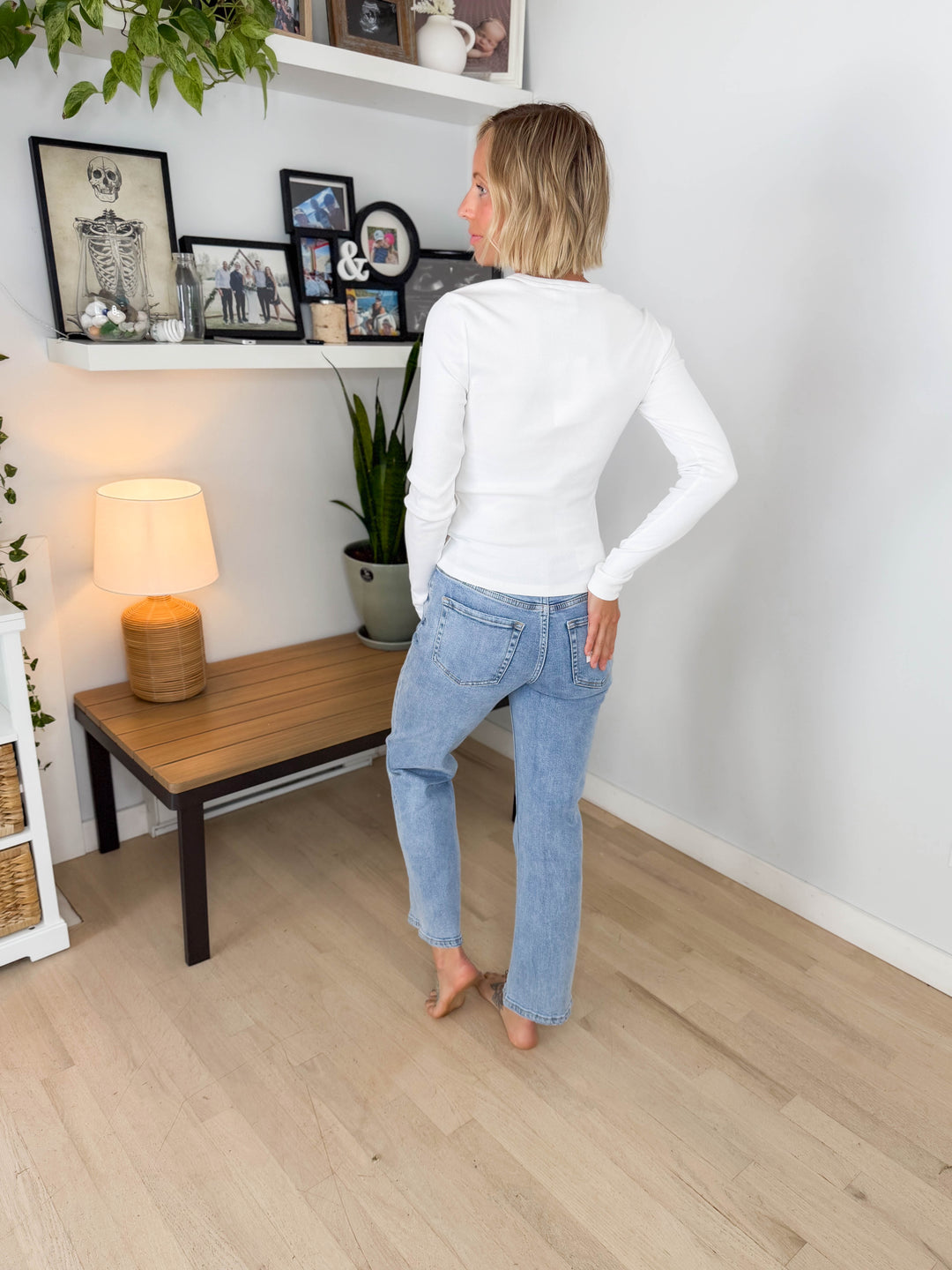 Vervet Goldleaf Mid Rise Relaxed Straight Leg- LIGHT WASH