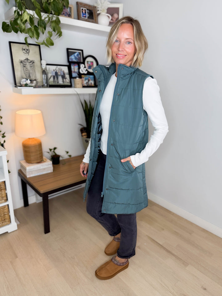 MICHELLE MAE Harlow Cling-Free Longline Vest- TEAL