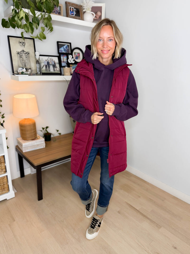 MICHELLE MAE Harlow Cling-Free Longline Vest- BURGUNDY