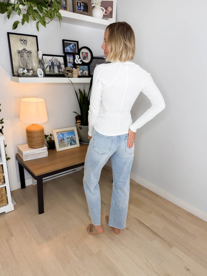 Vervet Landry High Rise Barrel Jeans- LIGHT WASH