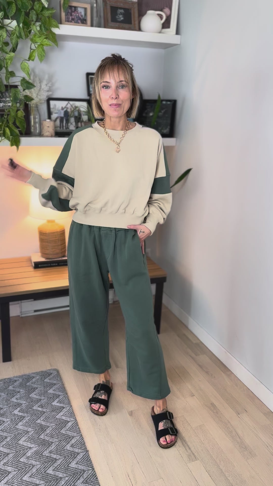Mono B Blake Contrast Edge Cropped Sweatshirt- BONE/ELDERGREEN