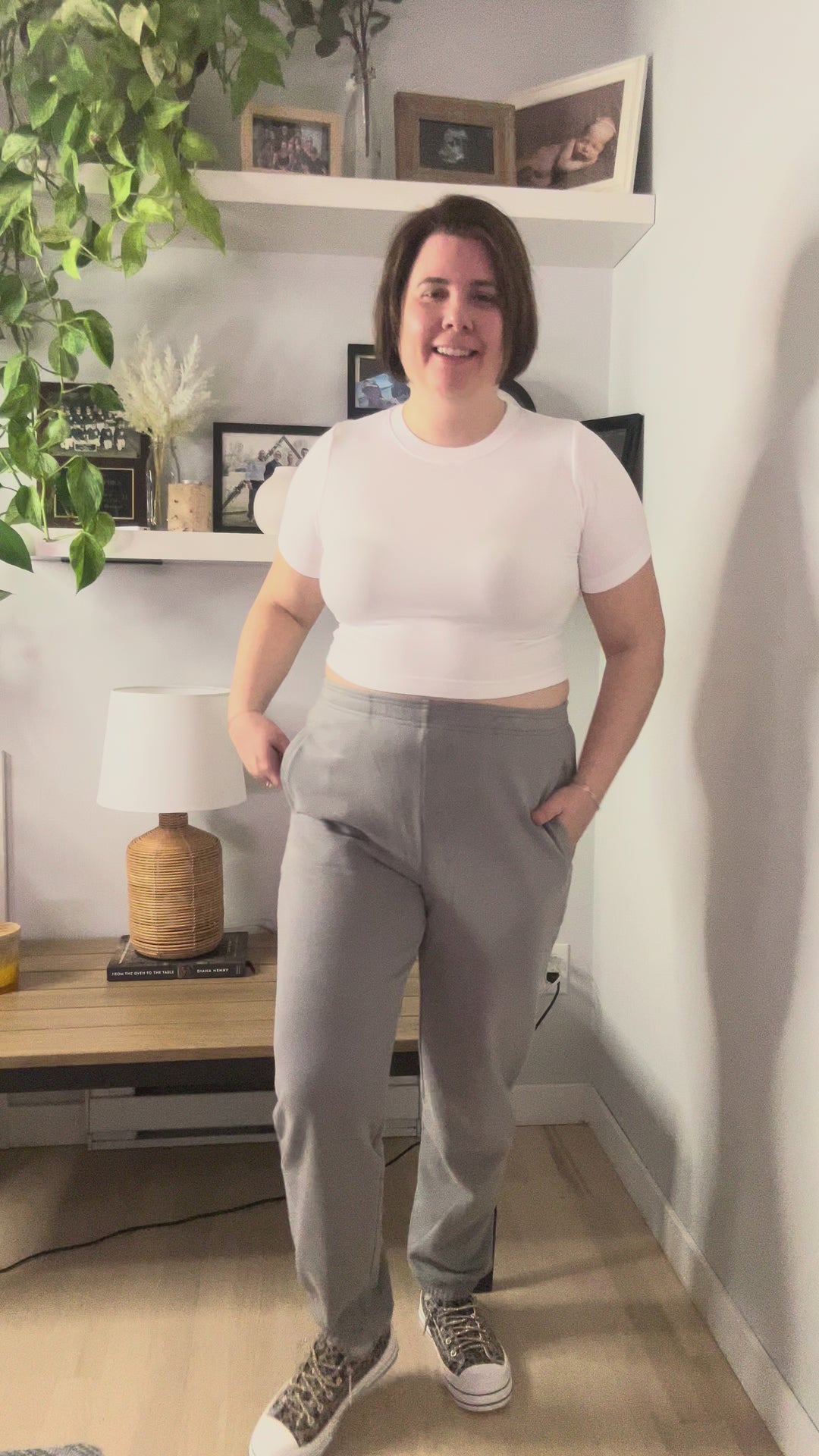 Eva Seamless Round Neck Crop Stretch Tee- WHITE