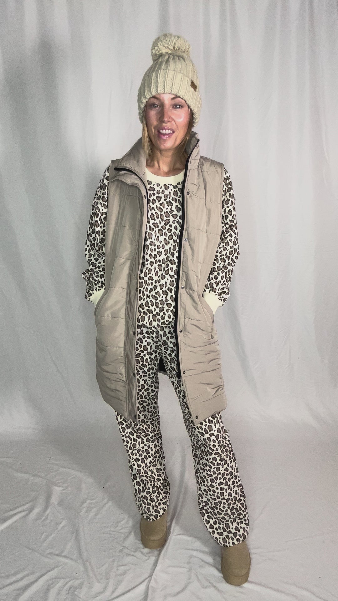 MICHELLE MAE Harlow Cling-Free Longline Vest- LATTE