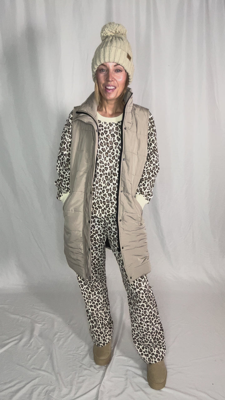 MICHELLE MAE Harlow Cling-Free Longline Vest- LATTE