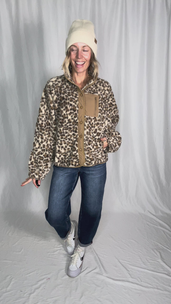 Britney Snap Button Sherpa Jacket- CREAM/LEOPARD
