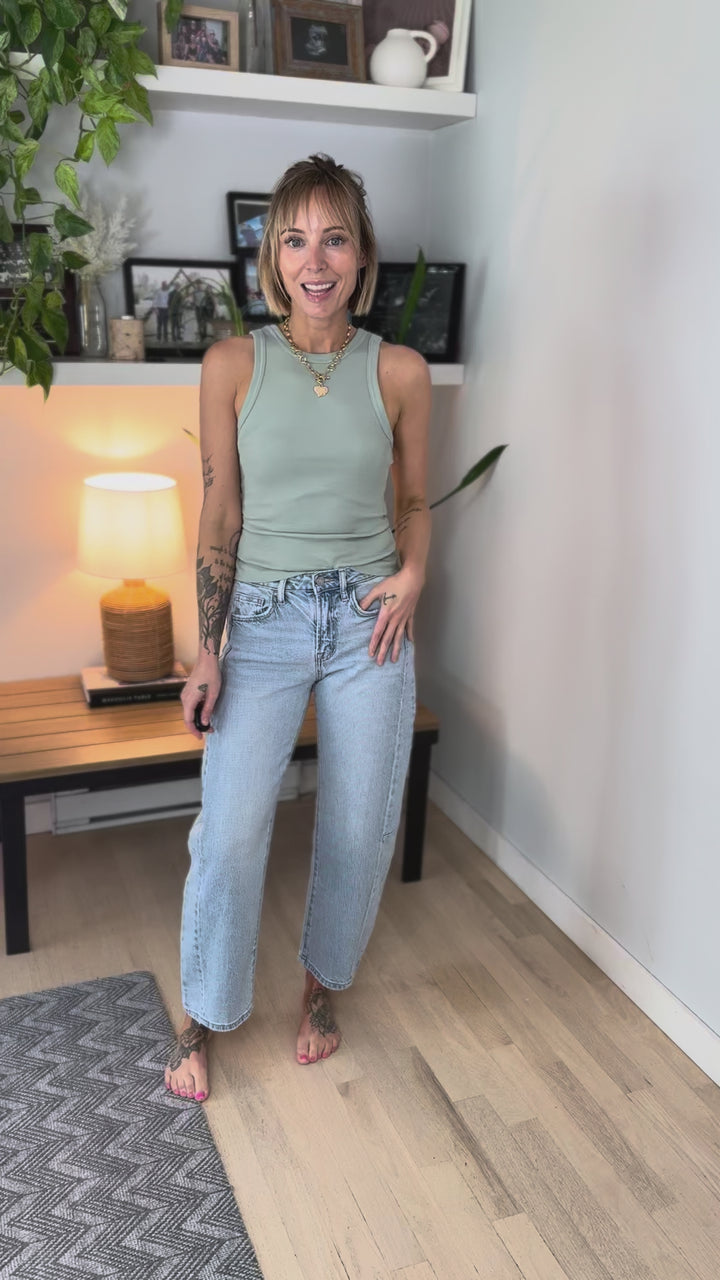 Vervet Daranne High Rise Barrel Jeans- LIGHT WASH