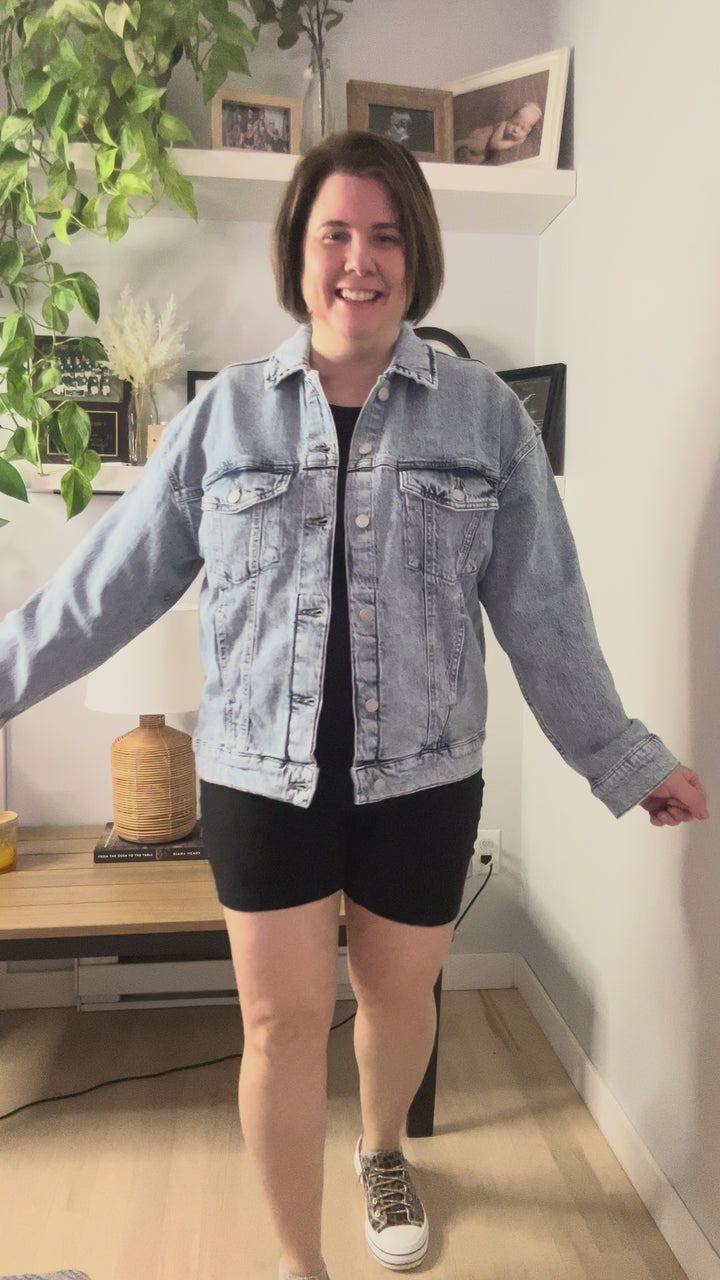 VERO MODA Tessa Oversized Denim Jacket- LIGHT WASH