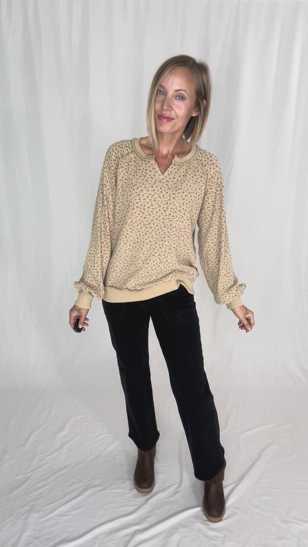 Chiara Ditsy Floral Pullover- DESERT DUST