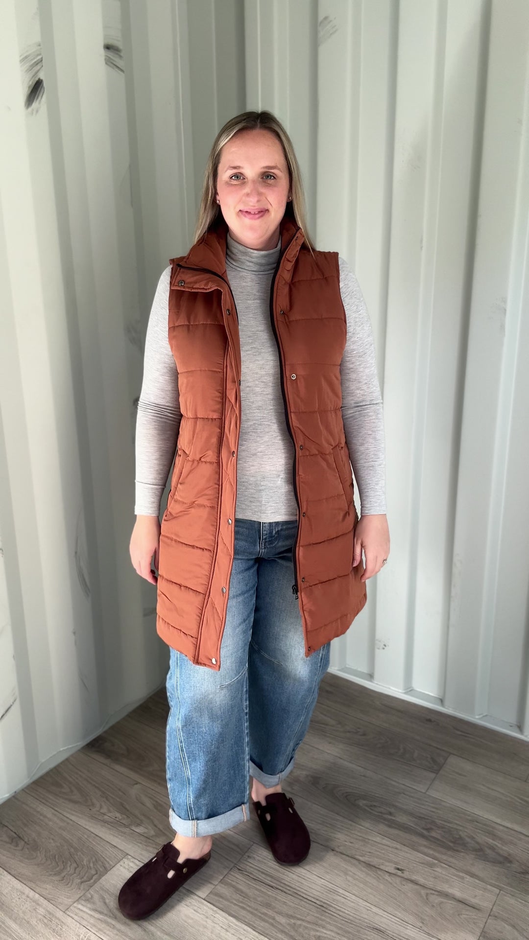 MICHELLE MAE Harlow Cling-Free Longline Vest- CINNAMON