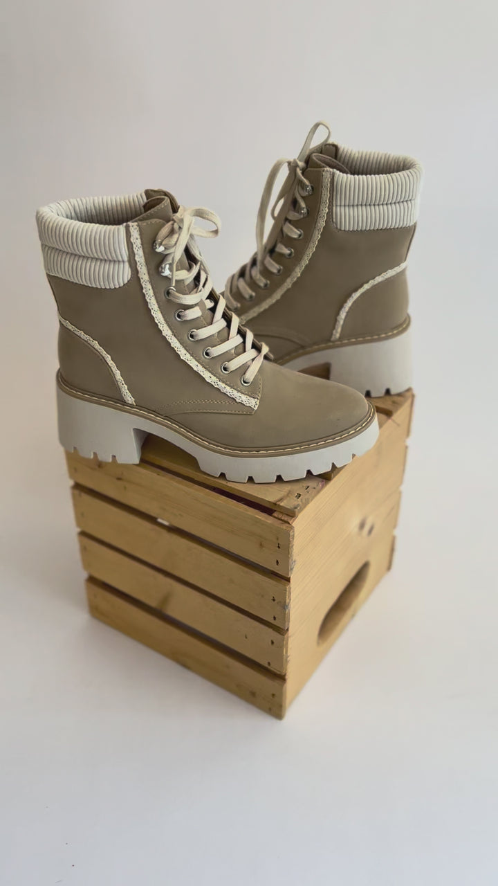 Nakoma Lug Heel Boot- LIGHT TAUPE