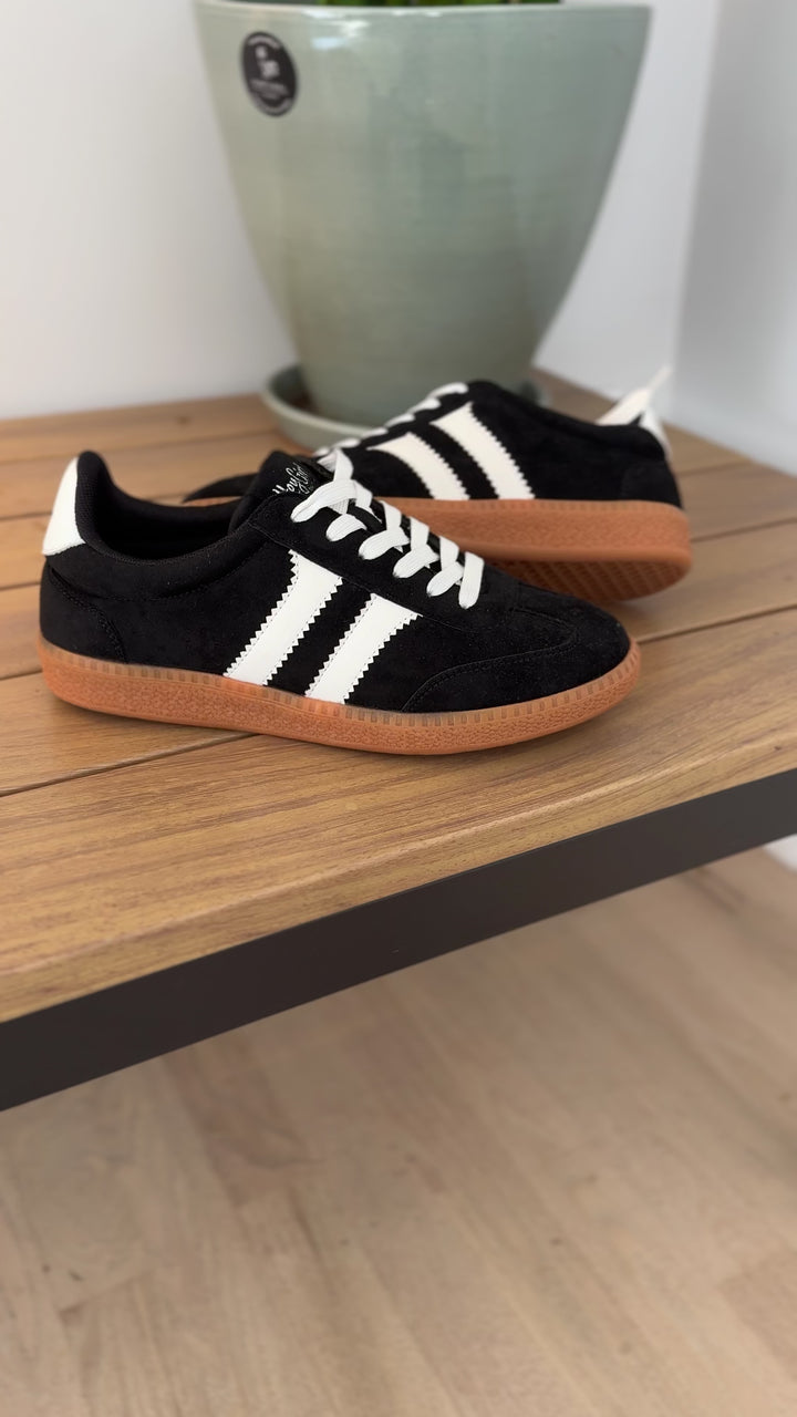 CORKYS Heads Up Comfort Sole Sneaker- BLACK/WHITE COMBO