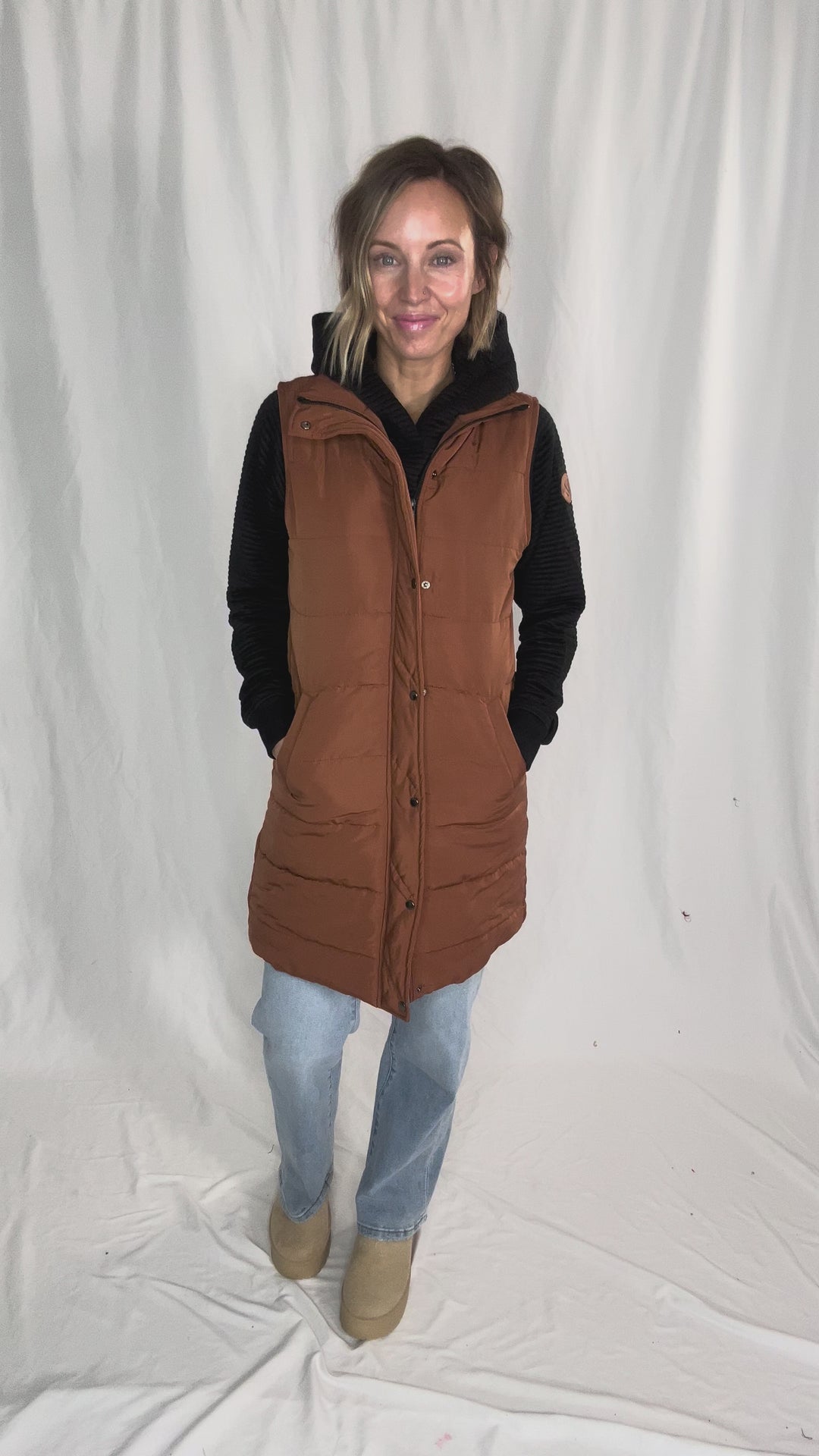 MICHELLE MAE Harlow Cling-Free Longline Vest- CINNAMON